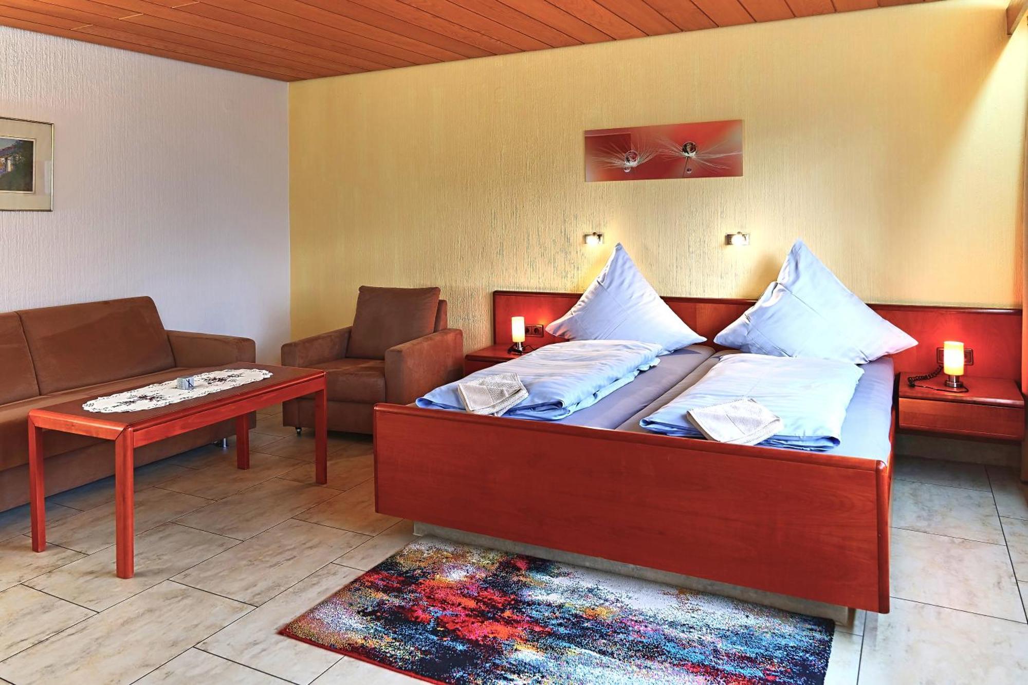 Hotel Garni Sebastian Kirrweiler  Eksteriør billede